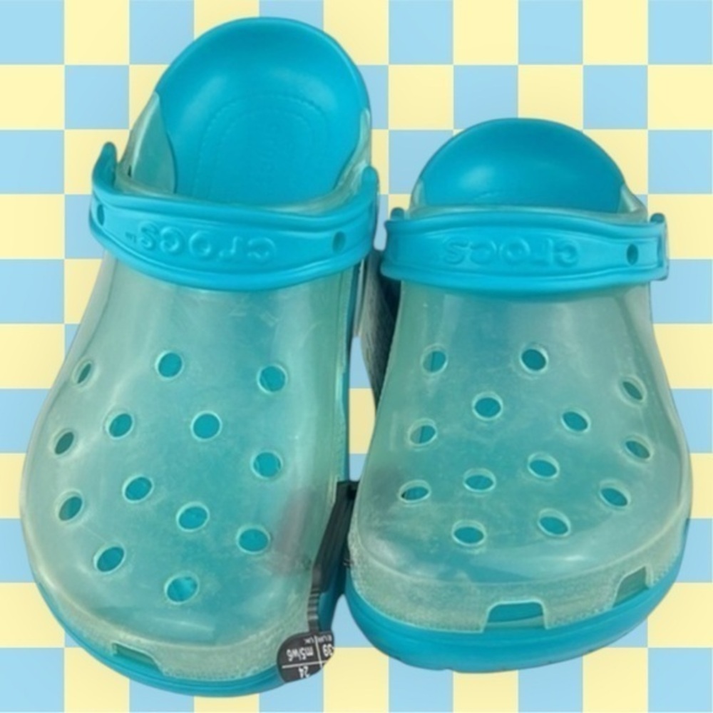 Crocs - ‘Translucent Blue’ Classic Clog. SZ:8. NWT. Firm!